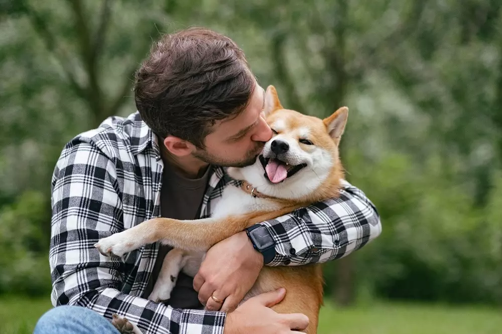 Gli Italiani e la Cura degli Animali Domestici: Un Impegno Economico Profondo